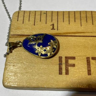 VINTAGE Dainty 14K Yellow Gold Lapis Pendant on a 16" Fashion White Metal Necklace in Very Good Preowned Condition as Pictured.