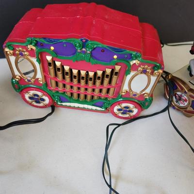 Mr. Christmas Holiday 6 Carousel Horses