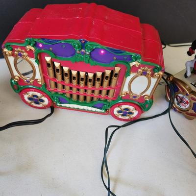 Mr. Christmas Holiday 6 Carousel Horses