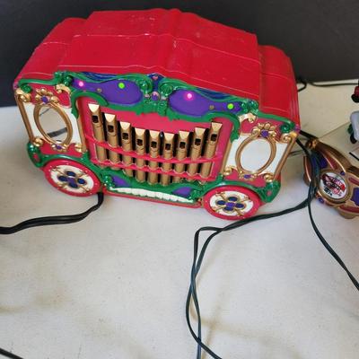 Mr. Christmas Holiday 6 Carousel Horses