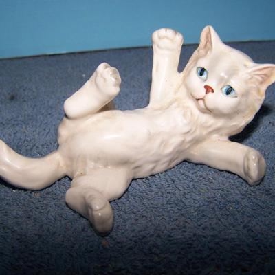 LOT 76 SWEET MID CENTURY KITTIES