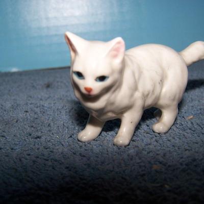 LOT 76 SWEET MID CENTURY KITTIES