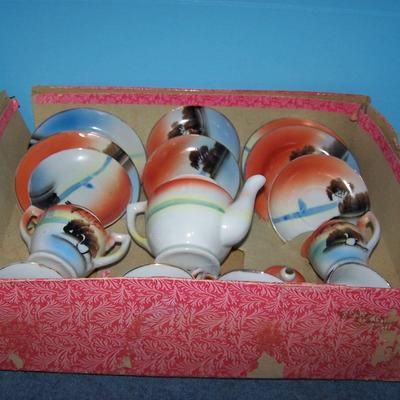 LOT 78 FAB VINTAGE GOLD CASTLE JAPAN CHILD'S TEA SET