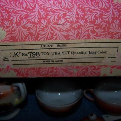 LOT 78 FAB VINTAGE GOLD CASTLE JAPAN CHILD'S TEA SET