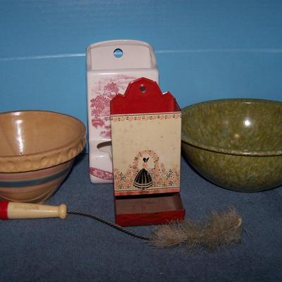 LOT 79 GREAT VINTAGE KITCHEN STUFF MATCH HOLDERS & BOWLS