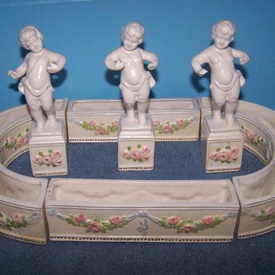 LOT 83 GREAT COLLECTABLE/VINTAGE FLOWER FROG RING with FIGURINES
