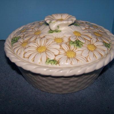 LOT 85 WONDERFUL MCM METLOX SCULPTURED DAISY SERVING PIECES