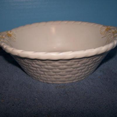 LOT 85 WONDERFUL MCM METLOX SCULPTURED DAISY SERVING PIECES