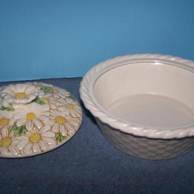 LOT 85 WONDERFUL MCM METLOX SCULPTURED DAISY SERVING PIECES