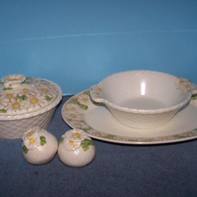 LOT 85 WONDERFUL MCM METLOX SCULPTURED DAISY SERVING PIECES