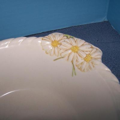 LOT 85 WONDERFUL MCM METLOX SCULPTURED DAISY SERVING PIECES
