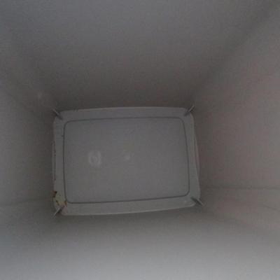 7.5 Gallon trash can with lid