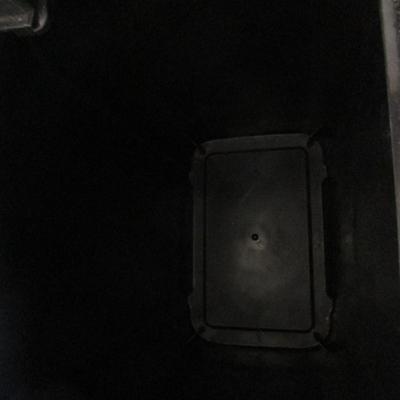 7.6 Gallon trash can with lid