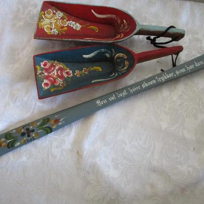 Decorative wood shovels; decorative shoe horn