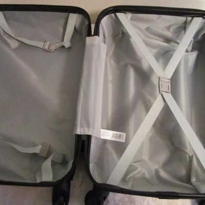 Hard shell suitcase
