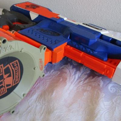 2 Nerf guns