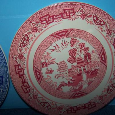 LOT 87 MCM BLUE & RED WILLOW HOT PADS/PLATES