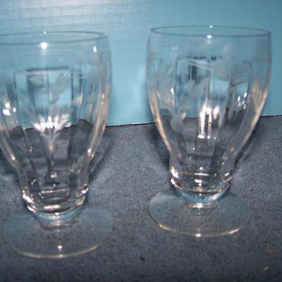 LOT 89 LOVELY VINTAGE GLASSWARE