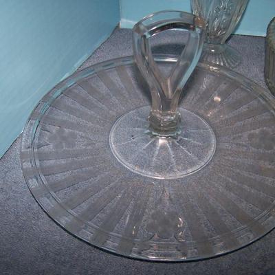 LOT 89 LOVELY VINTAGE GLASSWARE