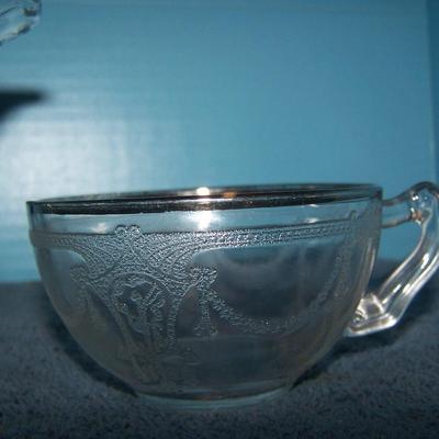 LOT 89 LOVELY VINTAGE GLASSWARE