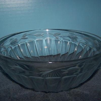 LOT 89 LOVELY VINTAGE GLASSWARE