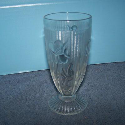 LOT 89 LOVELY VINTAGE GLASSWARE