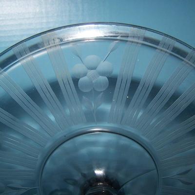 LOT 89 LOVELY VINTAGE GLASSWARE