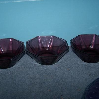 LOT 91 BEAUTIFUL MCM MOROCCAN AMETHYST & OTHER PURPLE GLASSWARE