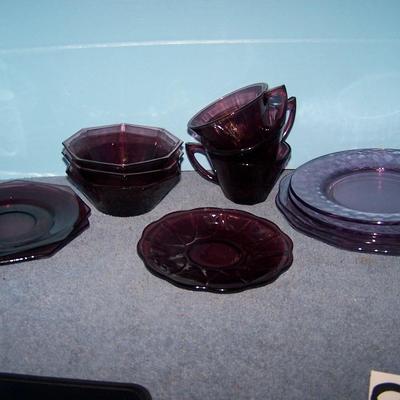 LOT 91 BEAUTIFUL MCM MOROCCAN AMETHYST & OTHER PURPLE GLASSWARE