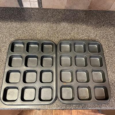 Set of Muffin tins