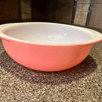 Pyrex Double Handled Peach 024 Ovenware 2 Quart Mixing Bowl USA