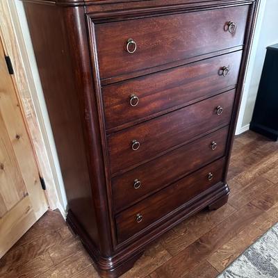 Lare 5 Drawer Chest Dresser