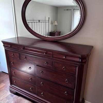 Desser with oval mirror