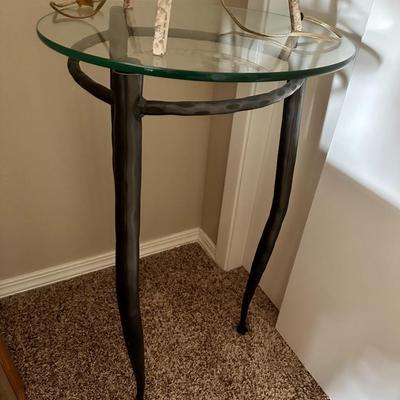 Corner lamp table