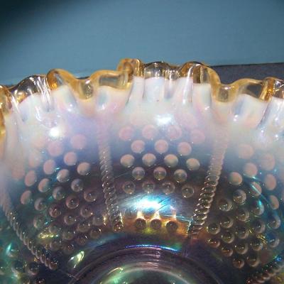 LOT 102 GORGEOUS VINTAGE ART GLASS FENTON BASKET