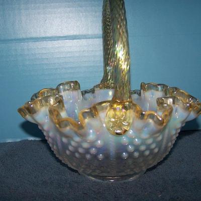 LOT 102 GORGEOUS VINTAGE ART GLASS FENTON BASKET
