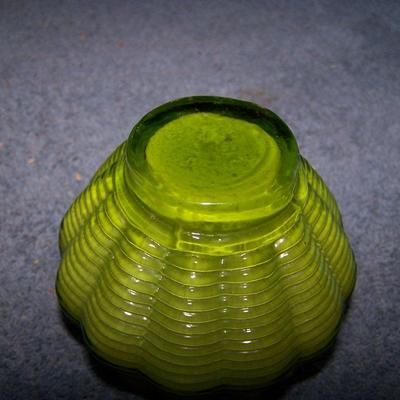 LOT 102 GORGEOUS VINTAGE ART GLASS FENTON BASKET