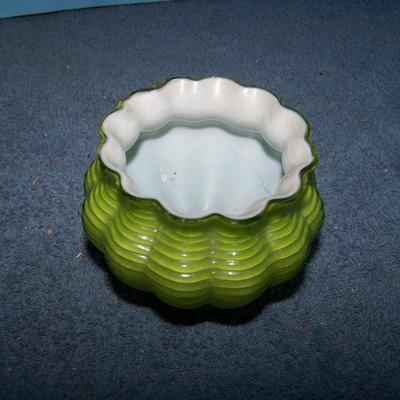 LOT 102 GORGEOUS VINTAGE ART GLASS FENTON BASKET