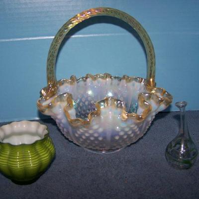 LOT 102 GORGEOUS VINTAGE ART GLASS FENTON BASKET