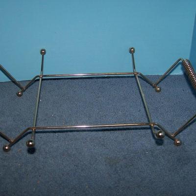 LOT 103 GREAT VINTAGE KITCHEN STUFF
