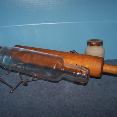 LOT 103 GREAT VINTAGE KITCHEN STUFF