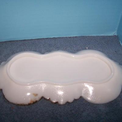 LOT 105 BEAUTIFUL VERY OLD MILK GLASS PIECES MOSTLY VICTORIAN