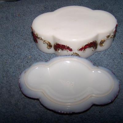 LOT 105 BEAUTIFUL VERY OLD MILK GLASS PIECES MOSTLY VICTORIAN
