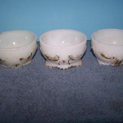 LOT 105 BEAUTIFUL VERY OLD MILK GLASS PIECES MOSTLY VICTORIAN