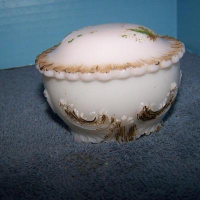 LOT 105 BEAUTIFUL VERY OLD MILK GLASS PIECES MOSTLY VICTORIAN