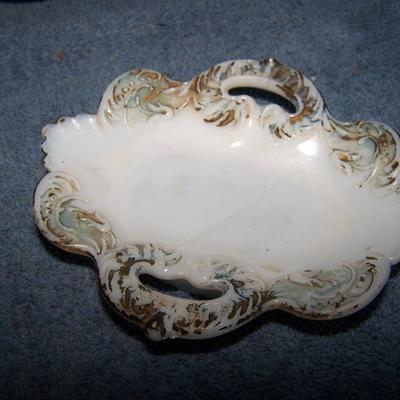 LOT 105 BEAUTIFUL VERY OLD MILK GLASS PIECES MOSTLY VICTORIAN