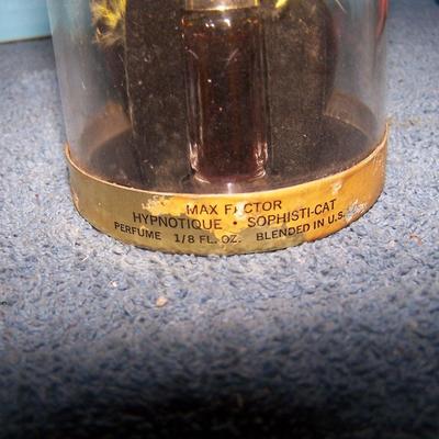 LOT 106 LOVELY VINTAGE DRESSER ITEMS---PERFUMES/BOX/POWDER