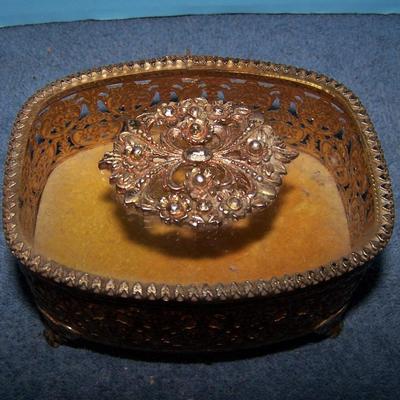 LOT 106 LOVELY VINTAGE DRESSER ITEMS---PERFUMES/BOX/POWDER