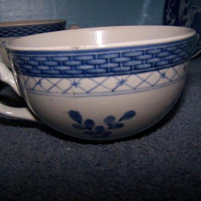 LOT 108 LOVELY VINTAGE DENMARK DISHWARE & BONE DISHES