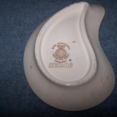 LOT 108 LOVELY VINTAGE DENMARK DISHWARE & BONE DISHES